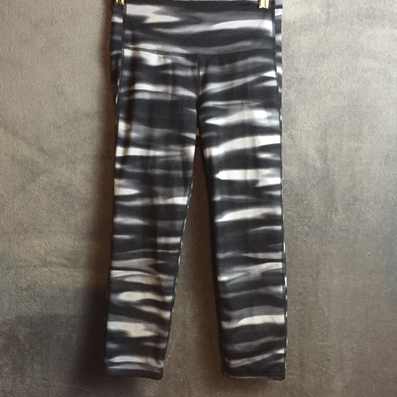 Athleta Pants - Athleta Cropped Leggings